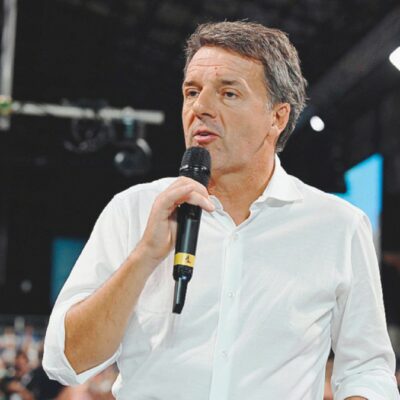Copertina di L’ultima, tragica Leopolda renziana appesa a De Luca e Fedez