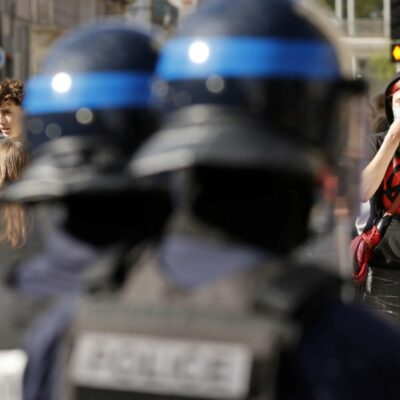 Copertina di “Botte e insulti razzisti”. Gli studenti raccontano le prime ore di fermo