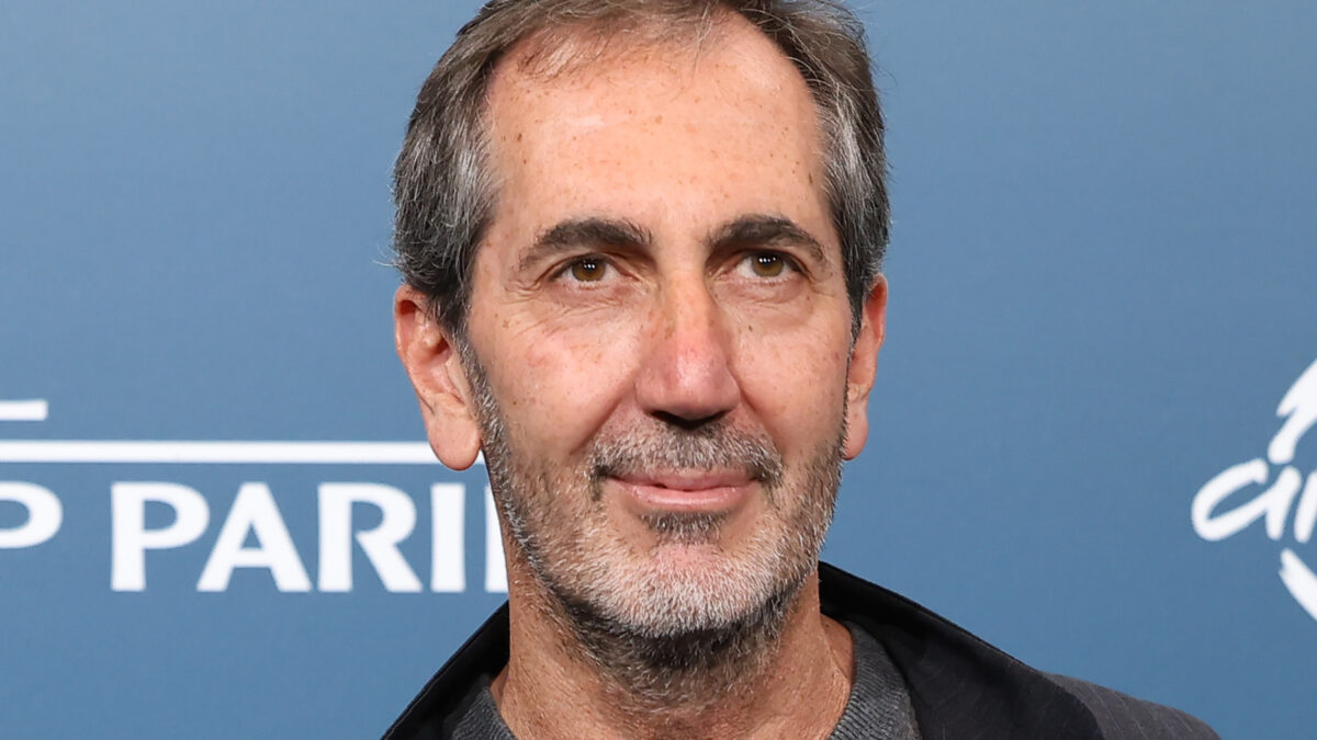“Mi finsi John Turturro ai David di Donatello, Armani volle vestirmi credendo fossi davvero lui. Ho iniziato a vedere la mediocrità di quel mondo. Lo ‘star system de noantri’ mi è sempre stato sulle balle”: così Paolo Calabresi