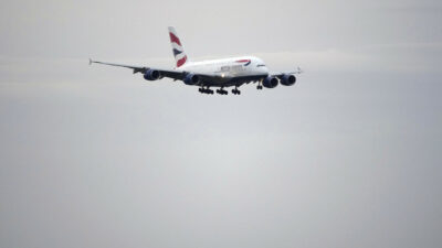 Copertina di Emergenza sul volo British Airways Londra-Chicago: è rientrato all’aeroporto di Heathrow