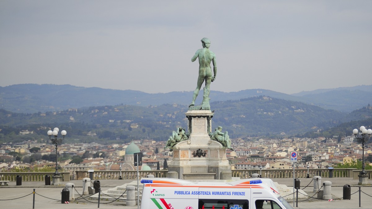 https://st.ilfattoquotidiano.it/wp-content/uploads/2026/10/05/David-piazzale-Michelangelo.jpg