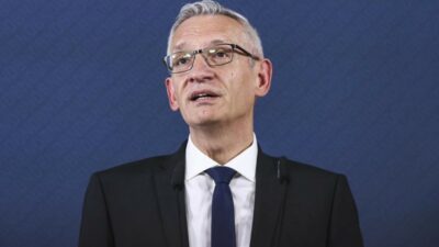Copertina di Capo 007 tedeschi: “C’è il rischio che la Germania entri in un conflitto violento con la Russia”. E l’Estonia sposta le truppe più vicine al confine