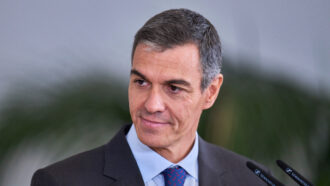 Spagna, Sanchez convoca le elezioni anticipate il 29 novembre: “Serve una maggioranza progressista più ampia per restare un baluardo di giustizia sociale”