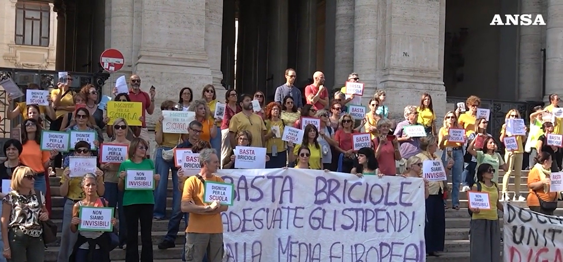 la protesta dei docenti da roma a milano chiediamo un salario dignitoso basta briciole da Ilfattoquotidiano.it la protesta dei docenti da roma a milano chiediamo un salario dignitoso basta briciole