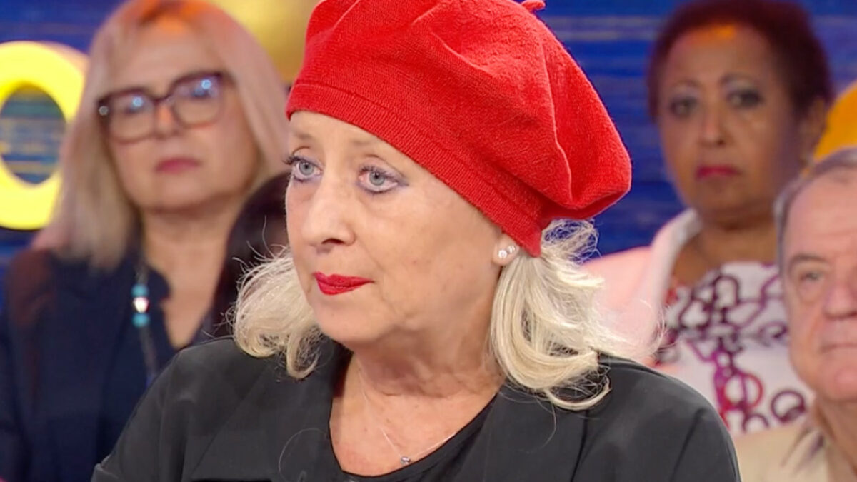 “Non mi piace come si parla della mia malattia. Quando racconto troppo dolore, la gente fa 10 passi indietro e non fa i controlli”: lo rivela Carolyn Smith