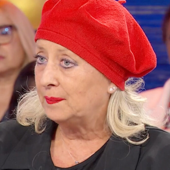 “Non mi piace come si parla della mia malattia. Quando racconto troppo dolore, la gente fa 10 passi indietro e non fa i controlli”: lo rivela Carolyn Smith