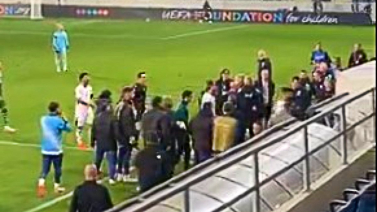 la nazionale di israele fa infuriare gli irlandesi un loro calciatore mi ha sputato il ct volevano intimidirci gi224 dall8217inizio da Ilfattoquotidiano.it la nazionale di israele fa infuriare gli irlandesi un loro calciatore mi ha sputato il ct volevano intimidirci gi224 dall8217inizio