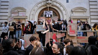 Copertina di Francia, studenti pronti al “terzo atto” in piazza Il governo prepara una stretta contro i  casseur