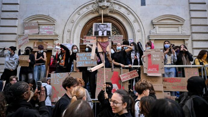 Francia, studenti pronti al “terzo atto” in piazza Il governo prepara una stretta contro i  casseur