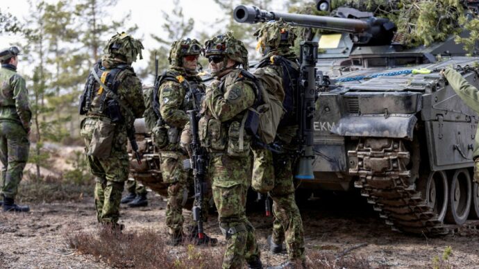 Tallinn sposta le truppe a  50 km dalla Russia   e costruisce nuove basi