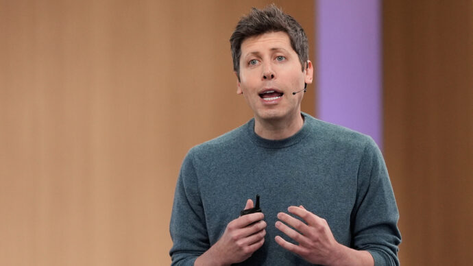 Intelligenza artificiale, Altman: “Il mondo deve accettare i rischi”. Ma l’ex responsabile sicurezza OpenAI: “Regole come per il nucleare”