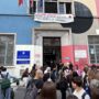 Copertina di “Facciamo come in Francia”. Da Torino parte la “mobilitazione degli studenti contro la guerra”: due scuole occupate