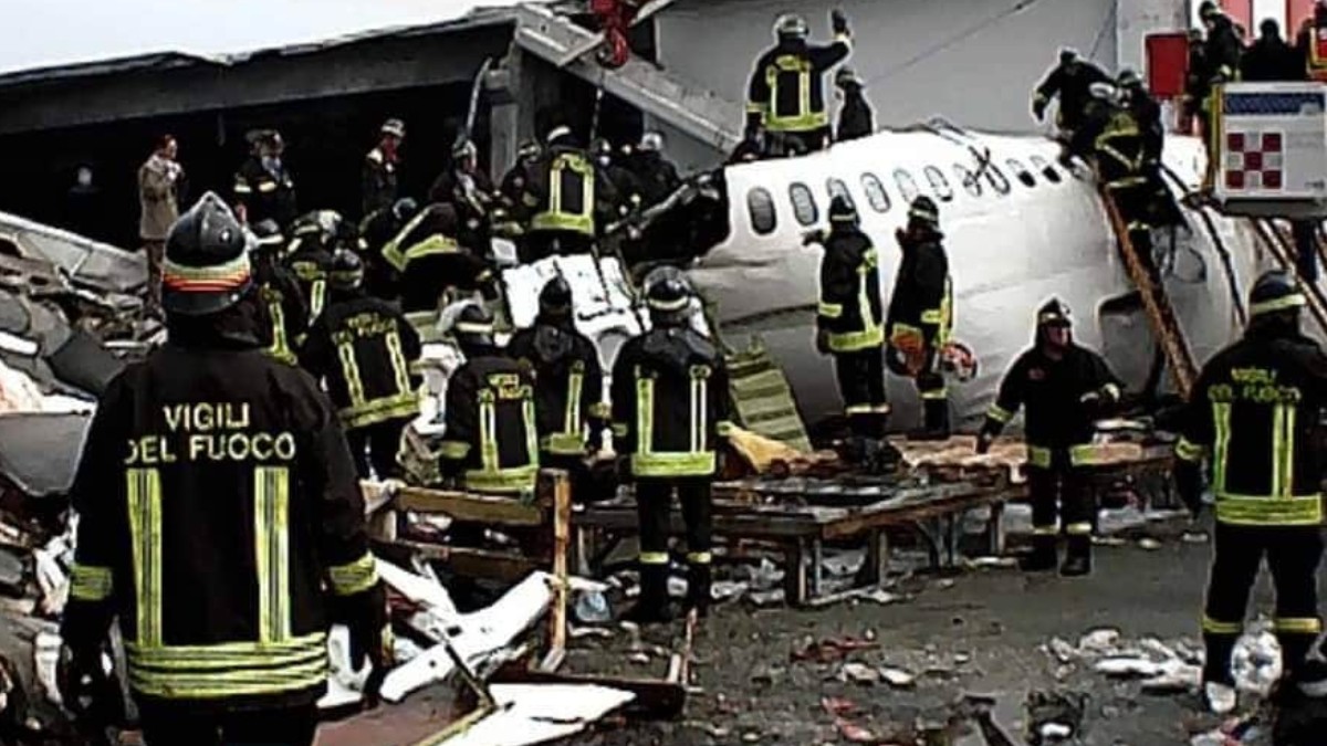 Strage di Linate, non posso dimenticare quelle piccole “api” nella nebbia tra i resti squarciati dell’aereo