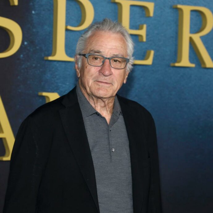 “Trump pezzo di m***a, codardo. Tieni le tue fo**ute mani lontane dal nostro voto”: Robert De Niro furioso contro il presidente Usa