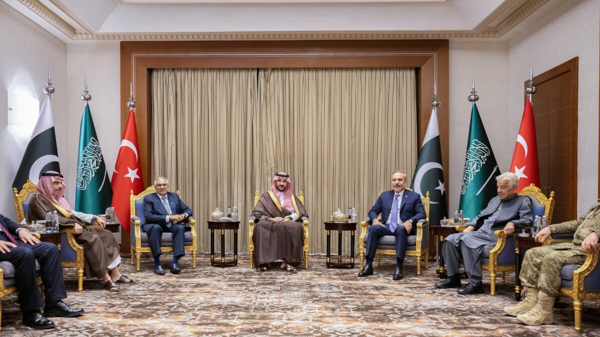 gli houthi attaccano l8217aeroporto di ryad e una raffineria aramco pakistan e turchia invieranno forze militari in arabia saudita da Ilfattoquotidiano.it gli houthi attaccano l8217aeroporto di ryad e una raffineria aramco pakistan e turchia invieranno forze militari in arabia saudita