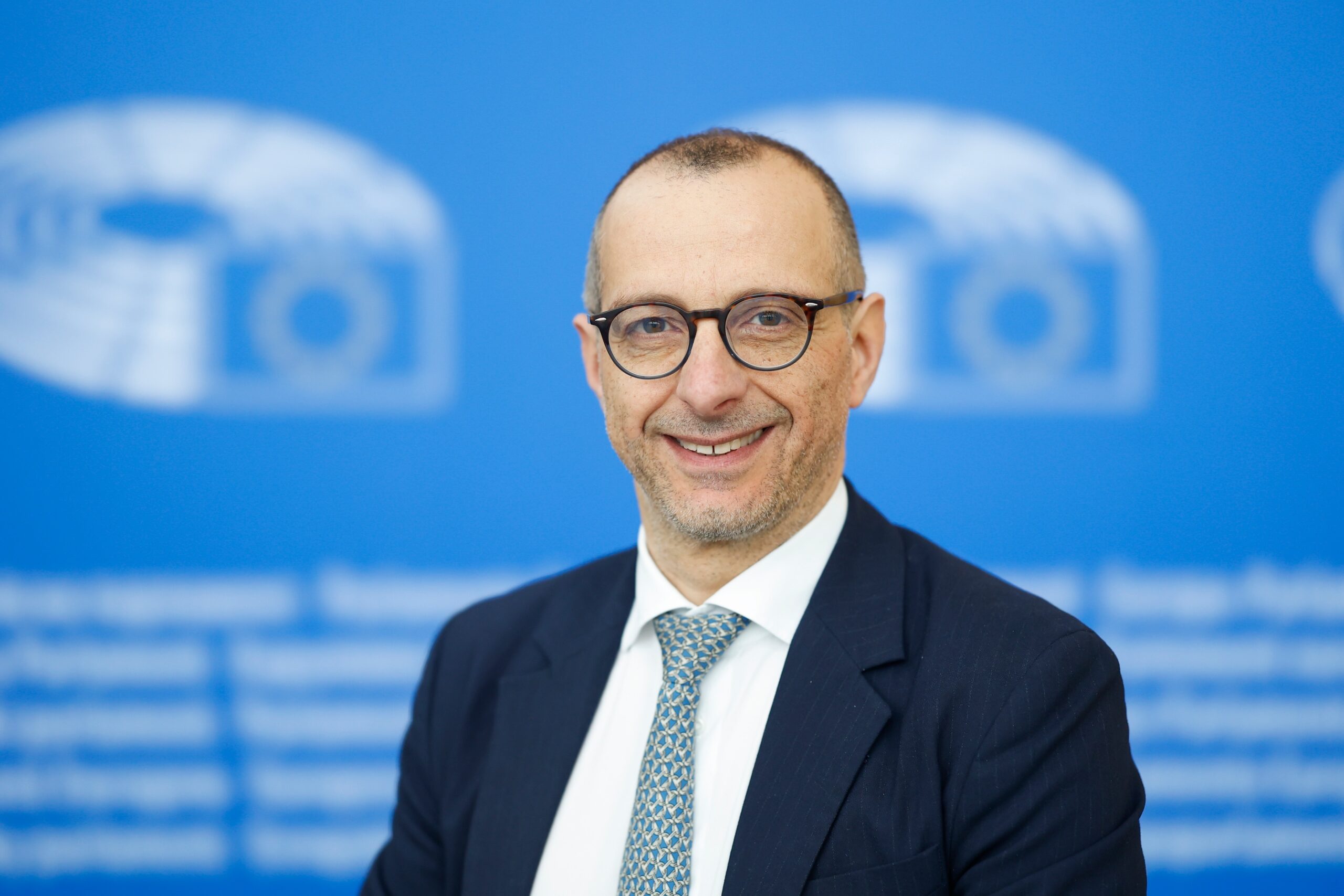 Il Parlamento Ue revoca l’immunità all’eurodeputato del Pd Matteo Ricci. Lui: “L’ho chiesto io”