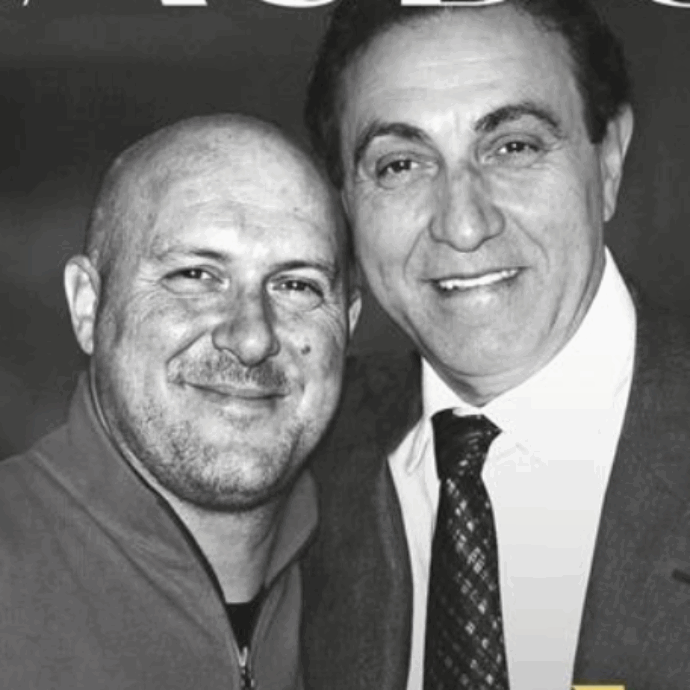 “Il testamento diviso tra me, mia sorella e la segretaria Dina Minna? Una decisione di papà che rispetto. Meriterebbe di più di uno studio intitolato a lui”: parla Alex, figlio di Pippo Baudo
