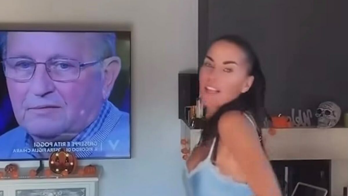 Antonella Mosetti balla su Instagram mentre dietro di lei in tv vengono intervistati a “Verissimo” i genitori di Chiara Poggi