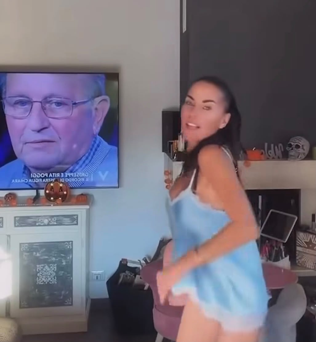 Antonella Mosetti balla su Instagram mentre dietro di lei in tv vengono intervistati a “Verissimo” i genitori di Chiara Poggi