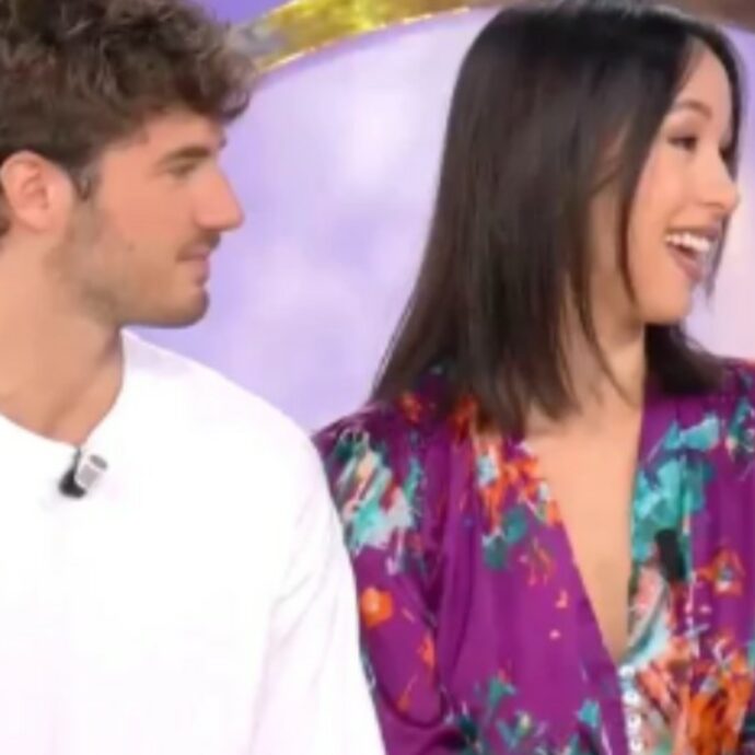“Tu marito fa il mammo a Milano?”: la domanda di Caterina Balivo ad Aurora Ramazzotti scatena le polemiche social. I commenti: “Si chiama papà, non mammo”, “Benvenuto Medioevo”