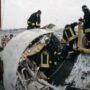 Copertina di “I bambini abbracciati ai genitori, le lamiere da aprire per estrarre i corpi, l’odore del cherosene”, il racconto del caporeparto dei vigili del fuoco intervenuti a Linate l’8 ottobre 2001