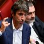 Copertina di Taci, la vedetta ti ascolta: nella Montecitorio diventata una caserma tutti controllano tutti