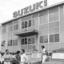 Copertina di Suzuki festeggia il primo mezzo secolo in Italia. Una storia di pazienza e continuità