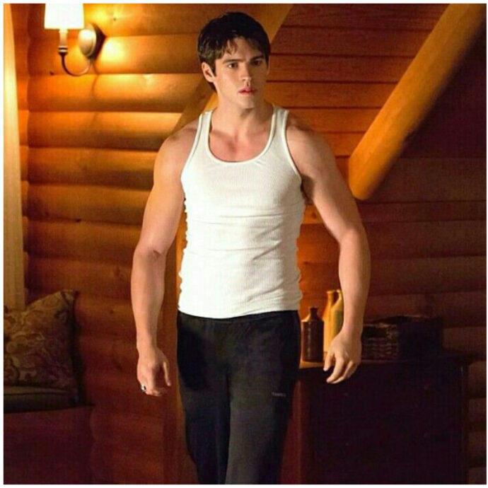 Steven R. McQueen riappare dopo 7 anni e i fan di “The Vampire Diaries” non riescono a trattenere l’emozione