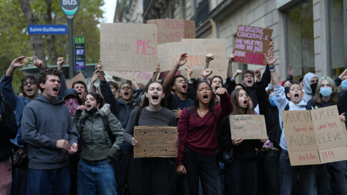 Proteste in Francia, il premier Lecornu: “La rabbia degli studenti non nasce dal nulla, dobbiamo ascoltarli”