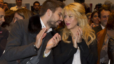 Copertina di “Per le vacanze brevi sia lui a viaggiare, non i nostri figli Milan e Sasha”: Shakira porta Piqué in tribunale