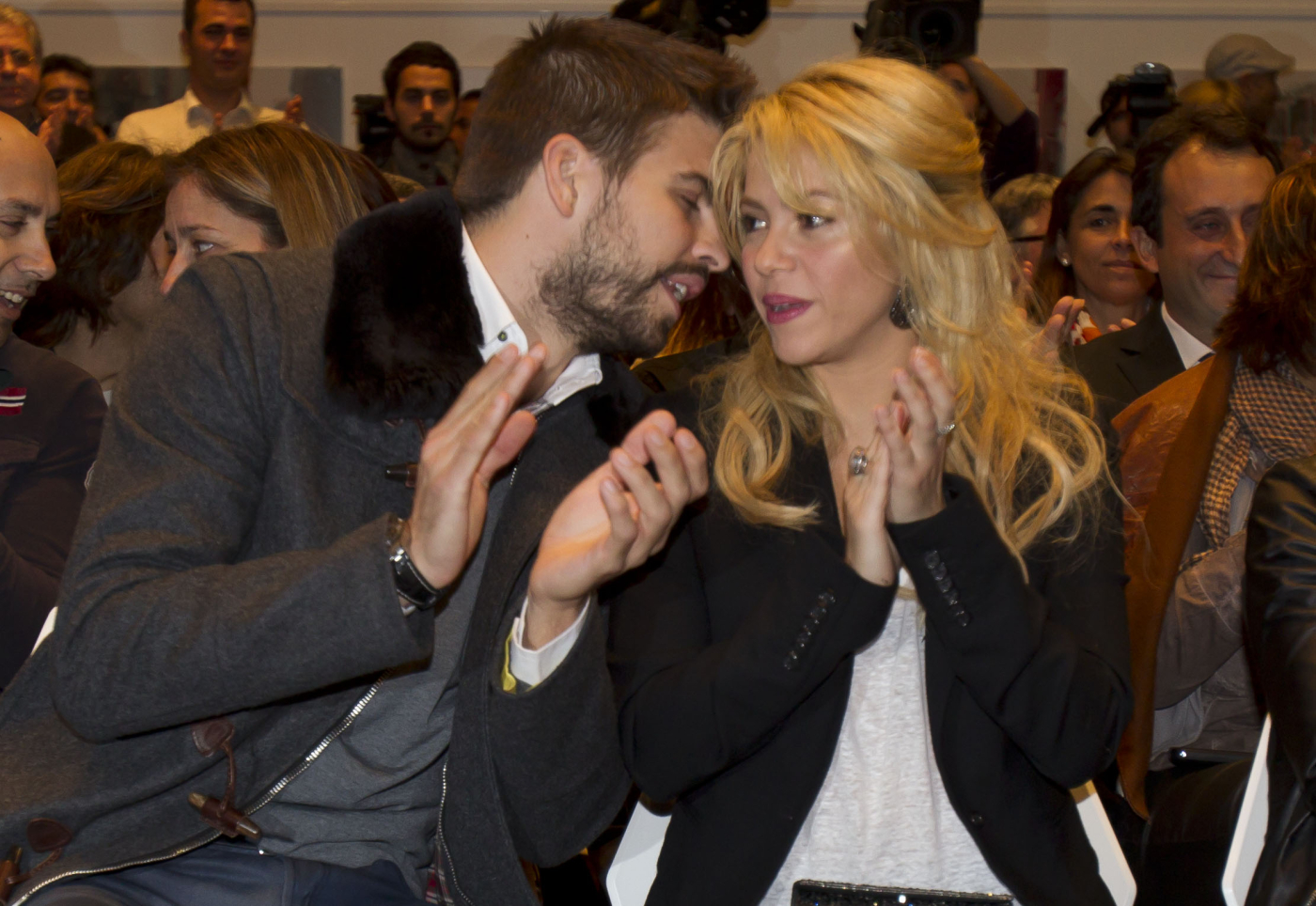 “Per le vacanze brevi sia lui a viaggiare, non i nostri figli Milan e Sasha”: Shakira porta Piqué in tribunale