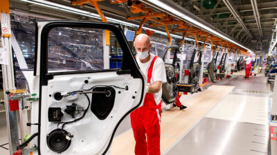 Copertina di Germania, Audi distacca i dipendenti nelle aziende della difesa: produrranno missili, sistemi antiaerei e droni