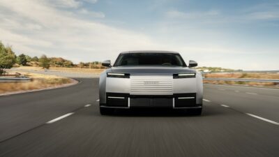 Copertina di Jaguar Type 01, la nuova era elettrica parte da una GT da 1.040 cavalli – FOTO