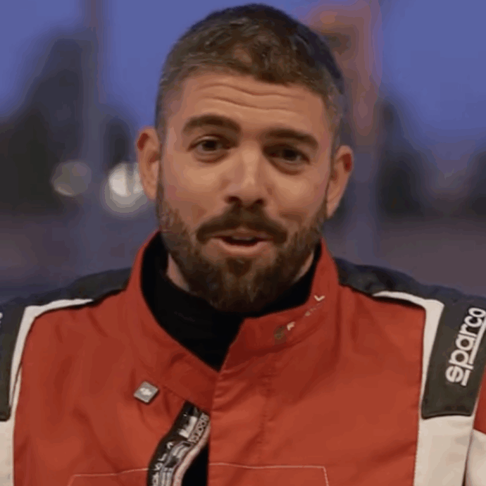 “Sono diventato un pilota, ho un nuovo sogno da inseguire. Non credevo potesse diventare reale”: Corrado Sassu di “Casa a prima vista” debutta in gara con una Ferrari