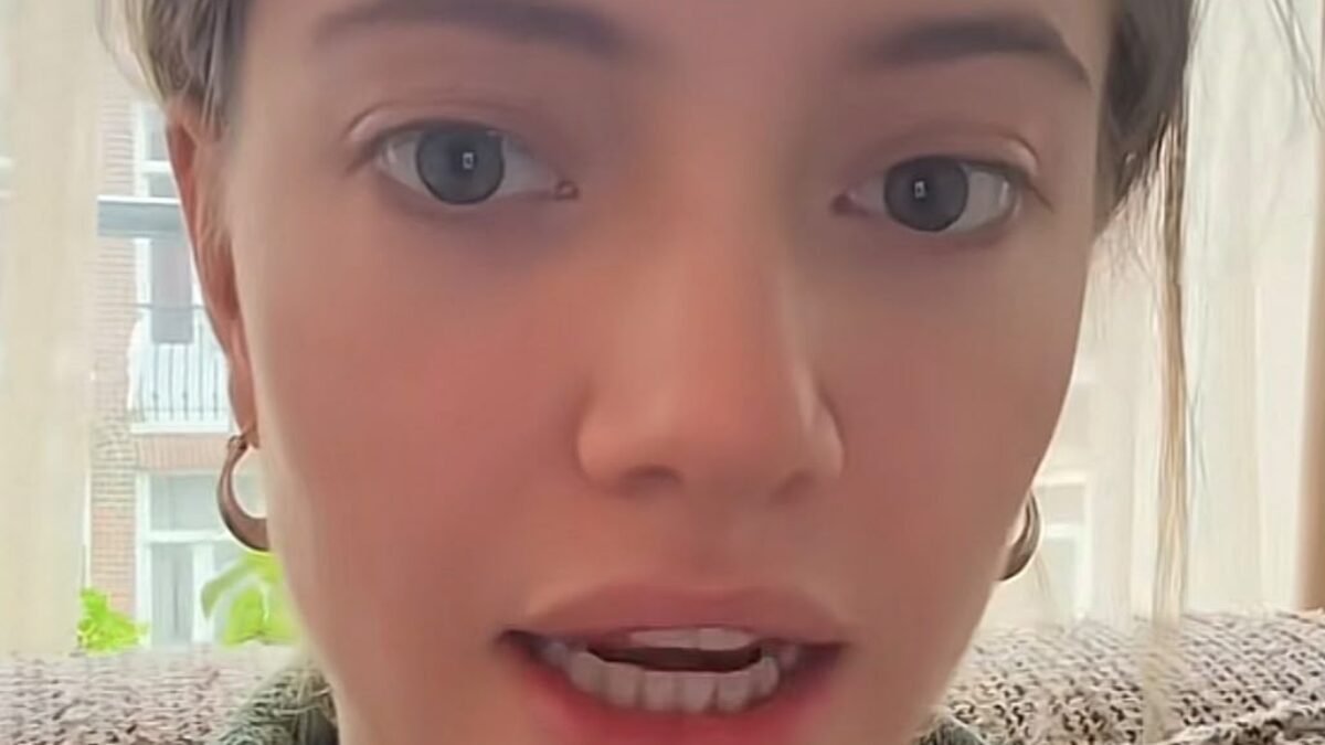 “Volevano farmi mettere un perizoma indossato già da altre modelle, non vi dico nemmeno quello che ho visto. Potete immaginare da soli…”: una modella denuncia su TikTok la scarsa igiene nel mondo della moda