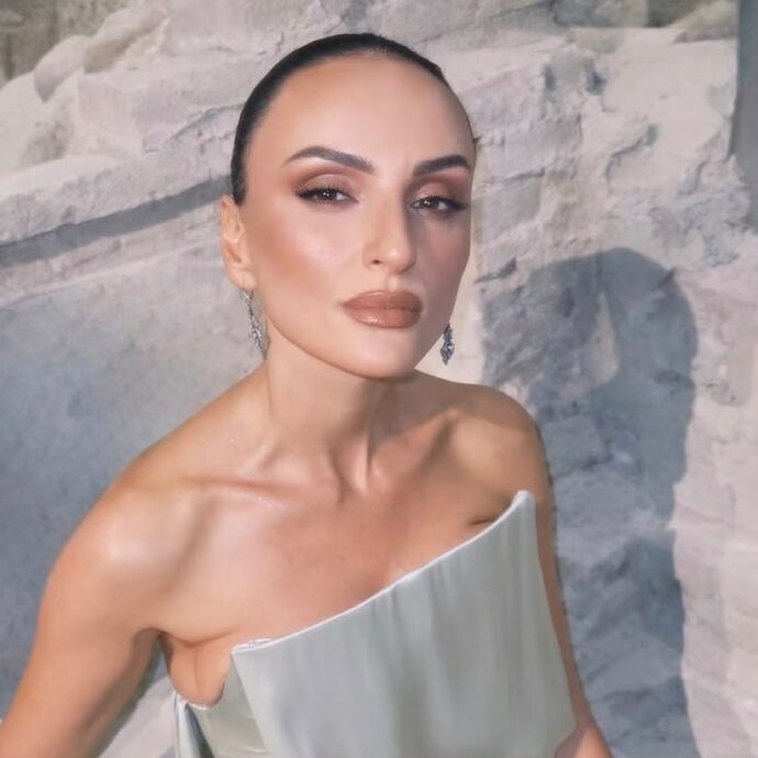 “Ho mandato una canzone a Stefano De Martino, ma non mi ha risposto. Continuerò a mandarla su quel numero di WhatsApp”: Arisa pronta a tornare in gara a Sanremo 2027