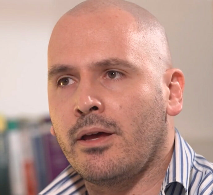 “Non sto vivendo, sono chiuso in camera, il pensiero che si possa arrivare al carcere c’è. La condanna di Alberto Stasi è giusta”: le parole di Andrea Sempio a “Porta a porta”