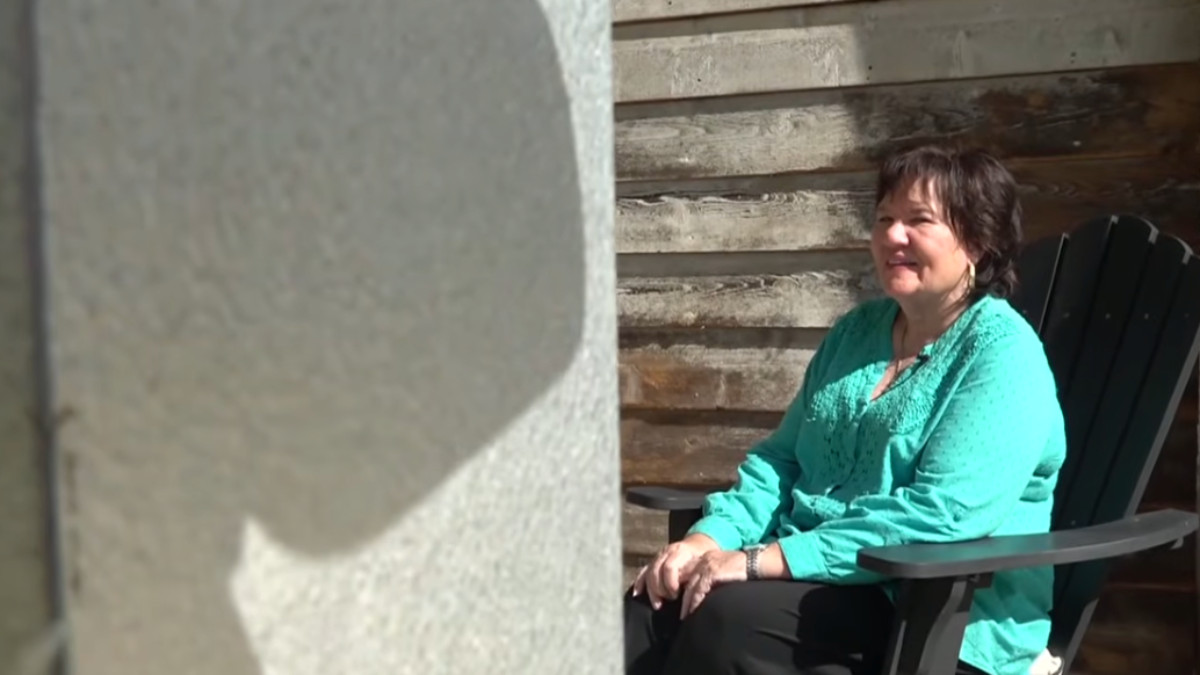 mia mamma mi ha detto che le dispiaceva non poter assistere al proprio funerale cos236 glielo abbiamo organizzato per il suo 80esimo compleanno lei ha posato davanti alla bara la storia di shelvy neal da Ilfattoquotidiano.it mia mamma mi ha detto che le dispiaceva non poter assistere al proprio funerale cos236 glielo abbiamo organizzato per il suo 80esimo compleanno lei ha posato davanti alla bara la storia di shelvy neal
