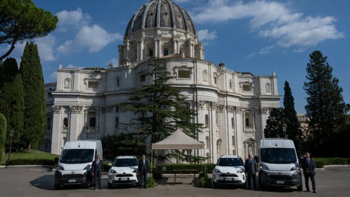 Gruppo Toyota, KINTO porta la mobilità sostenibile nella Città del Vaticano