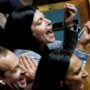 Copertina di In aula lo scontro sulle stragi. E la foto fa infuriare Colosimo