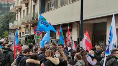 Copertina di Catania, Pfizer licenzia 330 dipendenti su 550