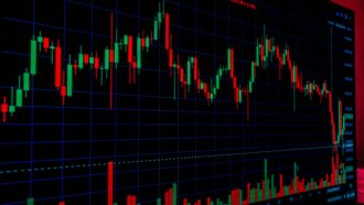 Copertina di Nuova ondata di vendite sui titoli di Stato: rendimenti dei Treasury Usa ai massimi dal 2002, volano anche i tassi sui titoli di Francia e Italia