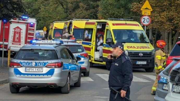 Polonia, attacco con coltello in una scuola: 7 feriti, sospettato un 19enne. Rissa in un liceo a Istanbul: fermato uno studente di 16 anni