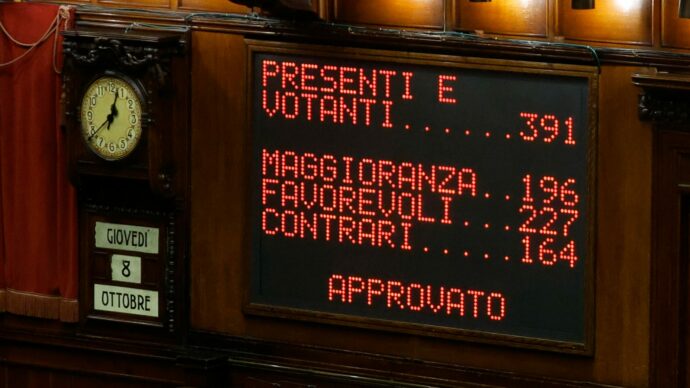Il Melonellum è legge: c’è l’ok definitivo della Camera. Conte attacca: “Meloni ha nostalgia del Ventennio”. La replica: “Ora gli italiani possono scegliere tutto”