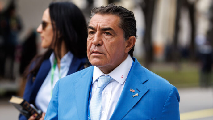 Paolo Zampolli accusato da una modella: “Mi ha drogato e violentata”. Lui: “Vuole estorcermi 650mila dollari”