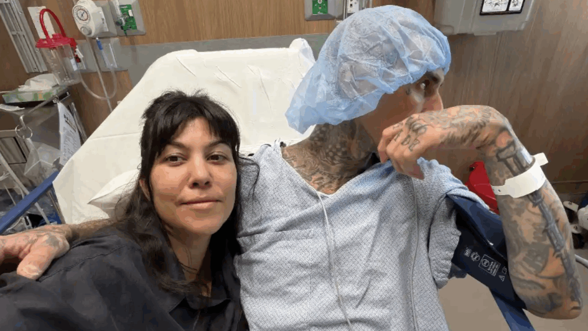 “Avevo braccio, mano e dita intorpiditi. Dopo un esame neurologico, ho fatto un intervento di decompressione del tunnel cubitale”: parla Travis Barker dei Blink-182