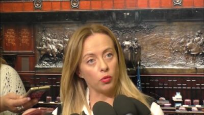 Copertina di Quando Meloni diceva: “Scandaloso approvare la legge elettorale col voto di fiducia”. Ora lei ha fatto lo stesso