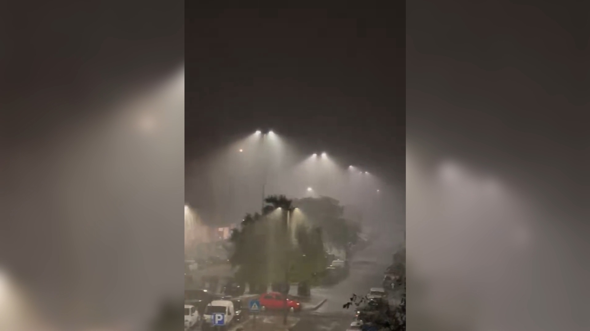 nubifragio a roma fulmini nella notte e raffiche di vento 120 interventi dei vigili del fuoco 8211 video da Ilfattoquotidiano.it nubifragio a roma fulmini nella notte e raffiche di vento 120 interventi dei vigili del fuoco 8211 video