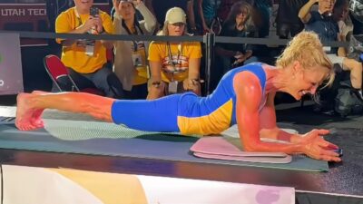 Copertina di A 61 anni sta 5 ore in plank: il nuovo record mondiale realizzato ai World Senior Games da una donna canadese