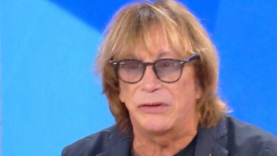Copertina di “Da piccolo li ho odiati, ma oggi voglio chiedere scusa ai miei genitori. Farei qualsiasi cosa pur di stare un giorno in più insieme a loro”: la confessione di Enzo Paolo Turchi a “La volta buona”